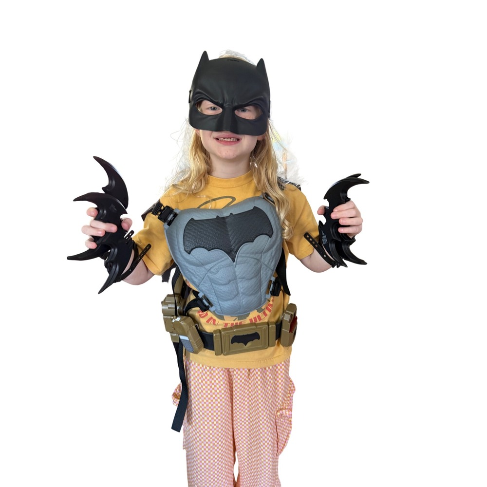 DC Comics Batman Roleplay Gear Set Chest Plate Utility Belt Mask Batarangs